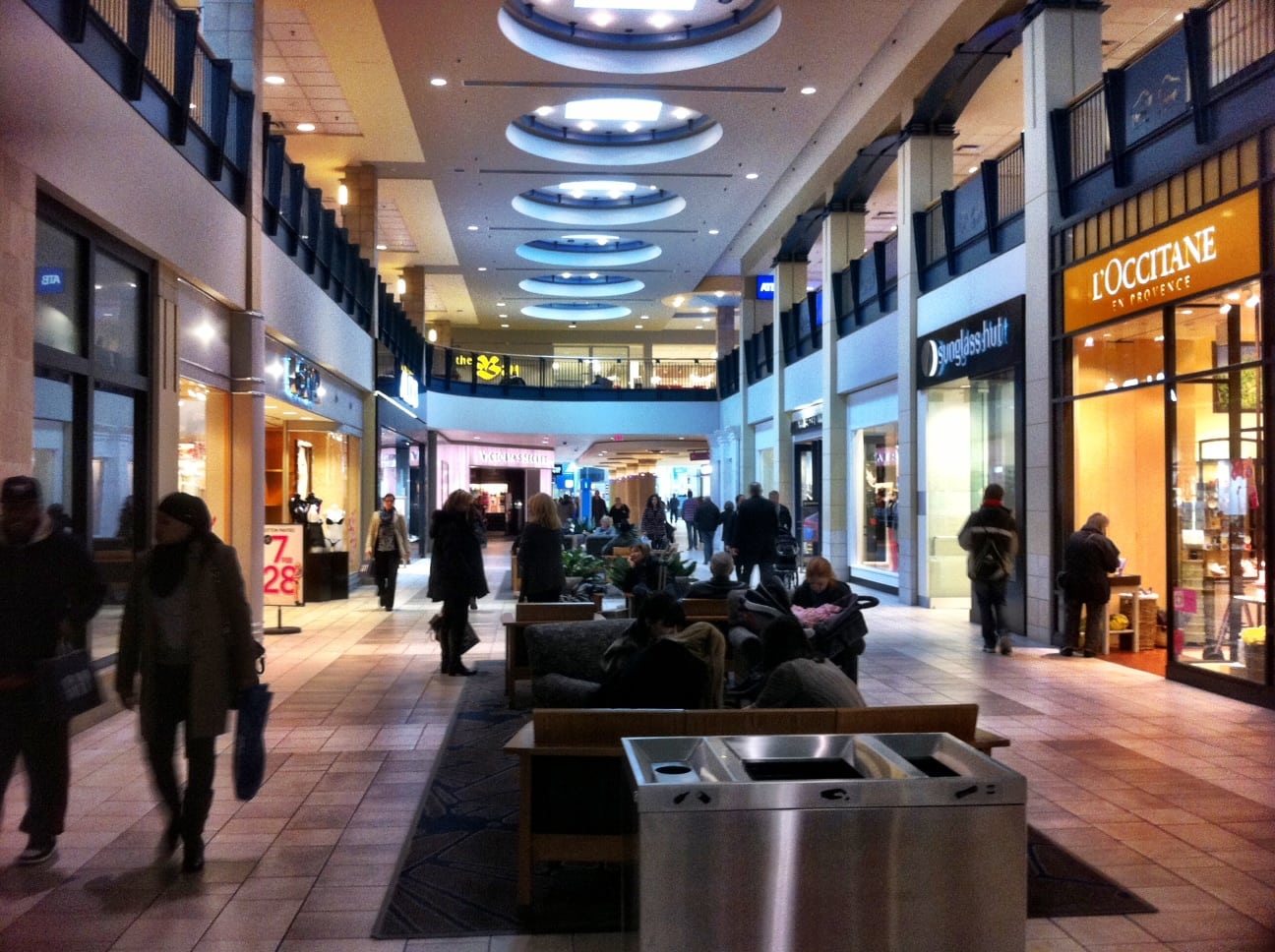 Calgary's Largest Mall, Upscale shopping, Chinook Centre & Bankers Hall, Summer Walk
