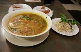 vietnamese cuisine calgary pho sate soup beef McKnight Boulevard Northmount Drive NW